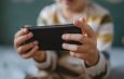 Telepon Pintar Sebelum Usia 12 Tahun Menimbulkan Risiko Kesehatan